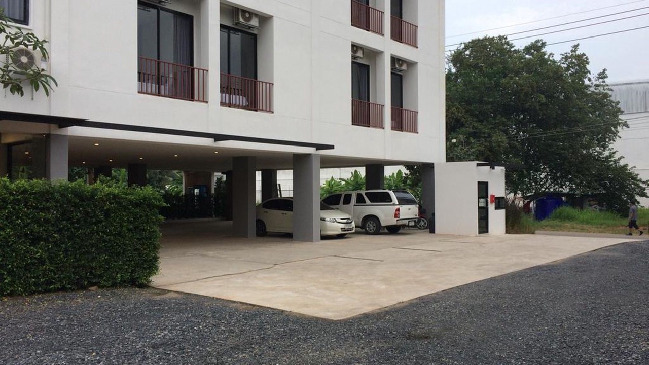 Photo of Buildings in Makham Tia