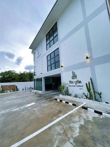 Photo of Buildings in Uthai Thani