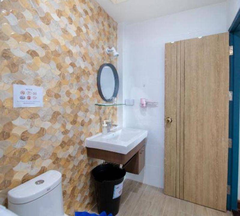 Photo of Bathroom in Maret