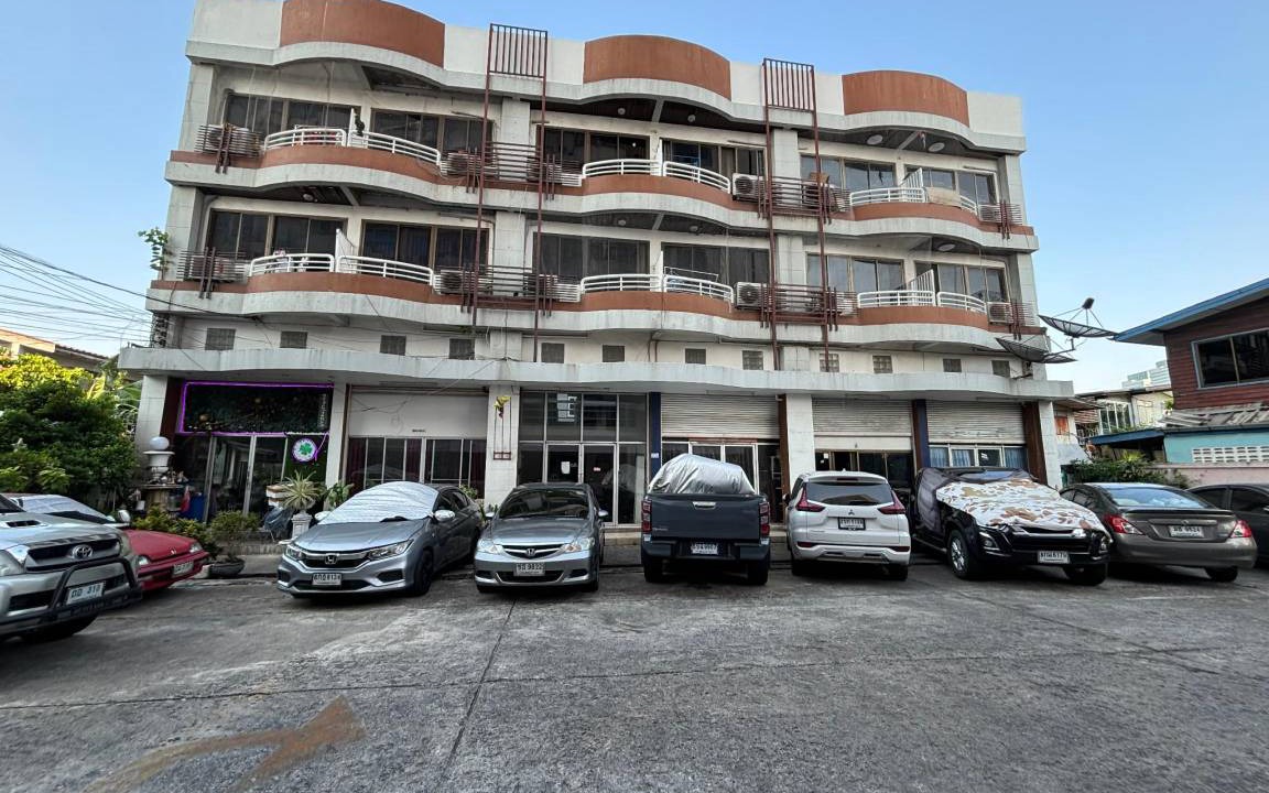 Photo of Buildings in Din Daeng