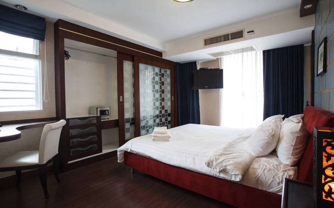 Photo of Bedroom in Khlong Toei Nuea