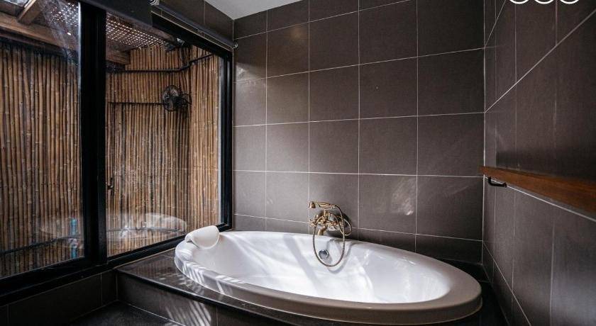 Photo of Bathroom in Pak Tho