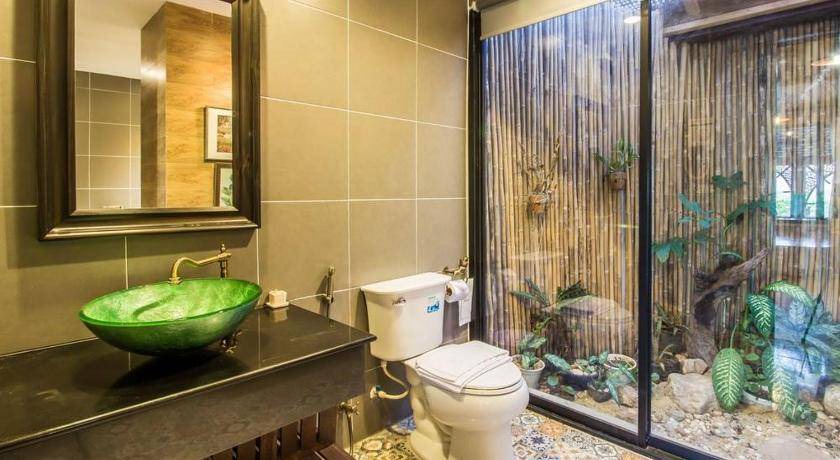 Photo of Bathroom in Pak Tho