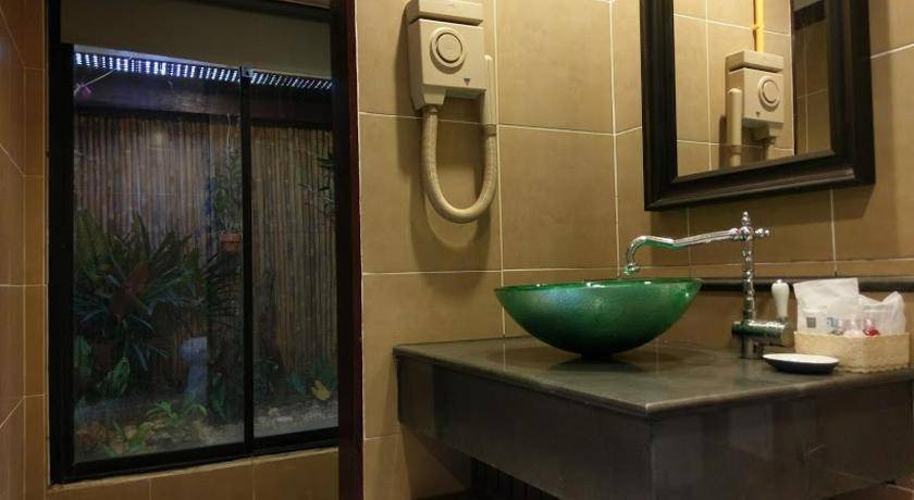 Photo of Bathroom in Pak Tho