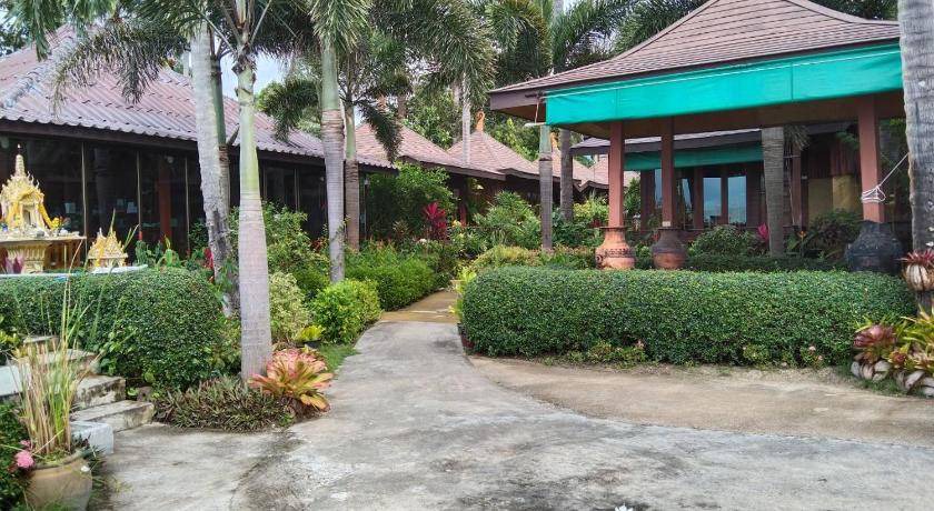 Photo of Buildings in Lipa Noi