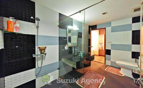 Photo of Bathroom in Khlong Tan Nuea