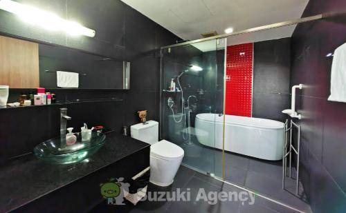 Photo of Bathroom in Khlong Tan Nuea