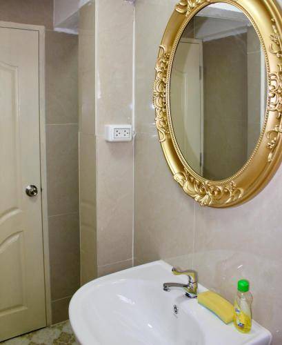 Photo of Bathroom in Wat Sam Phraya