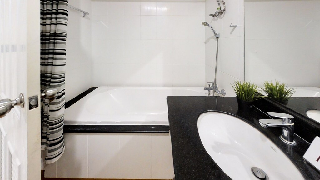 Photo of Bathroom in Ekkamai