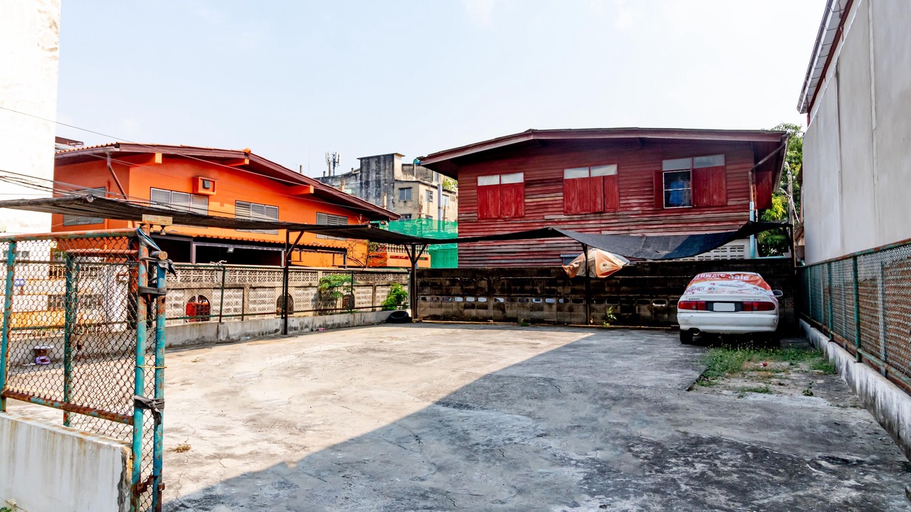 Photo of Others in Bangkok Noi