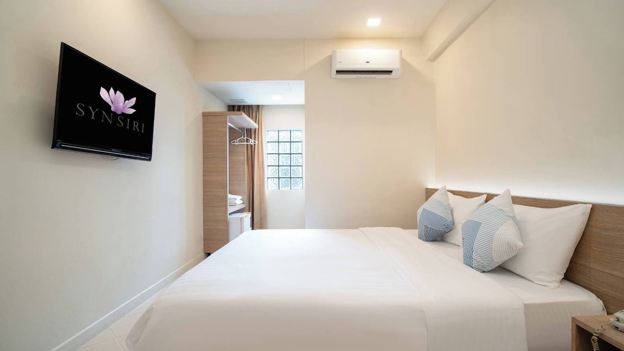 Photo of Bedroom in Khanna Yao