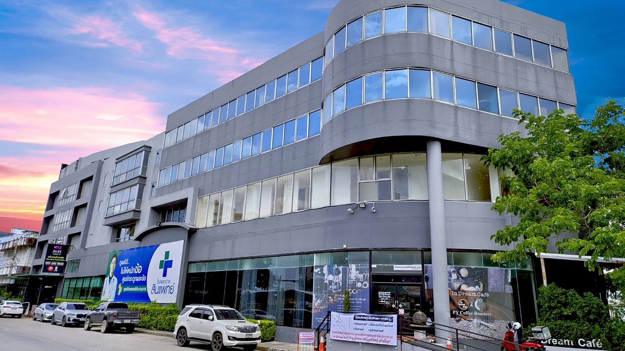 Photo of Outdoor in Khanna Yao