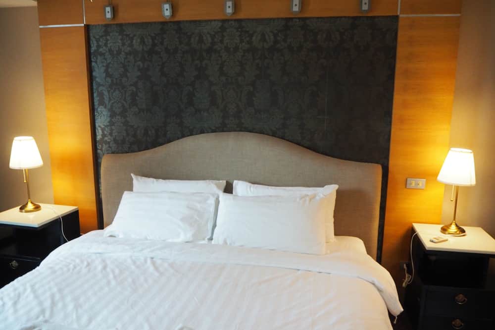 Photo of Bedroom in Khlong Toei Nuea