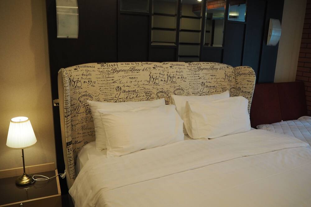 Photo of Bedroom in Khlong Toei Nuea