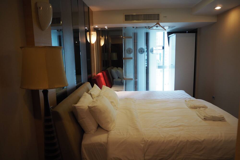 Photo of Bedroom in Khlong Toei Nuea