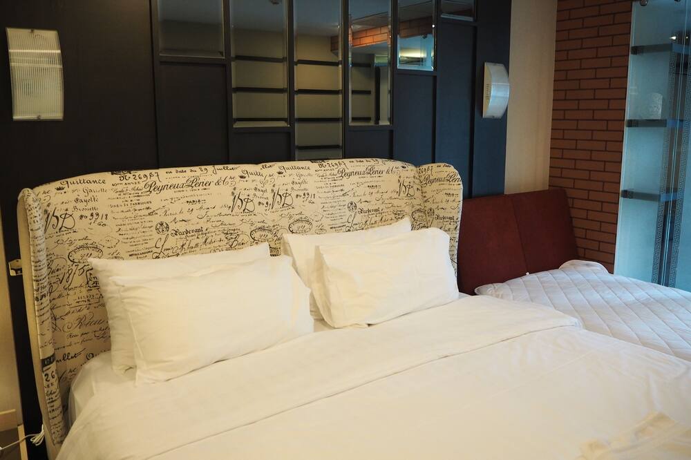 Photo of Bedroom in Khlong Toei Nuea