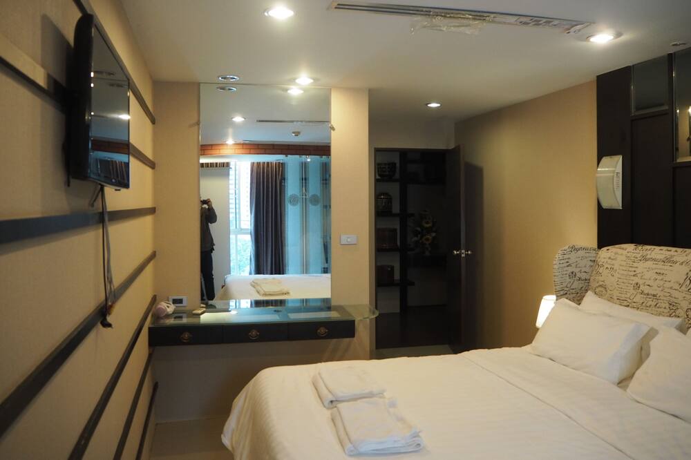 Photo of Bedroom in Khlong Toei Nuea