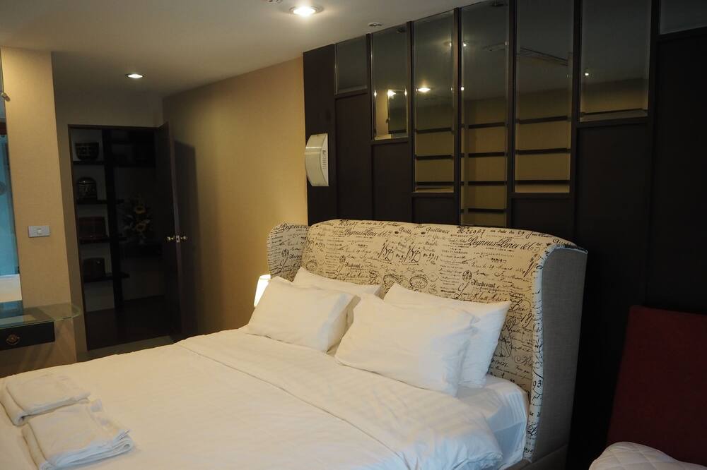 Photo of Bedroom in Khlong Toei Nuea