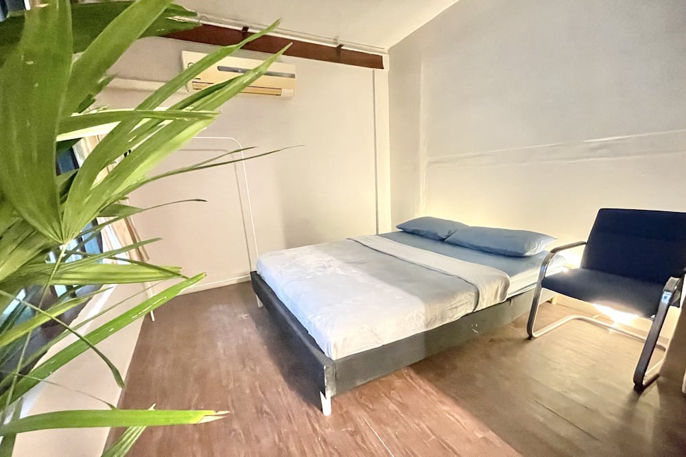 Photo of Bedroom in Khlong Toei Nuea