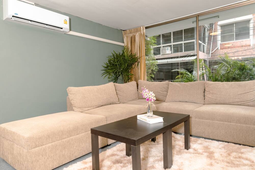 Photo of Livingroom in Khlong Toei Nuea