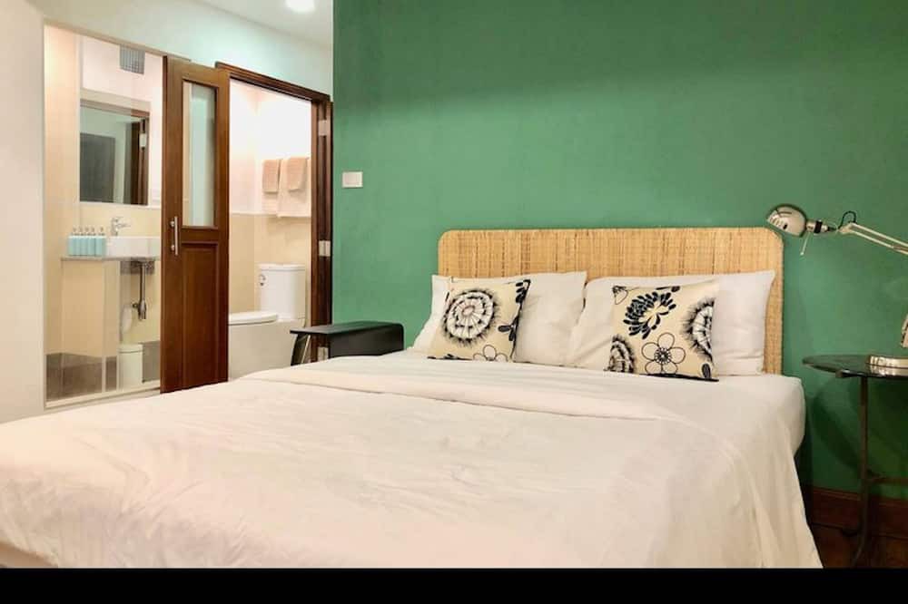 Photo of Bedroom in Khlong Toei Nuea