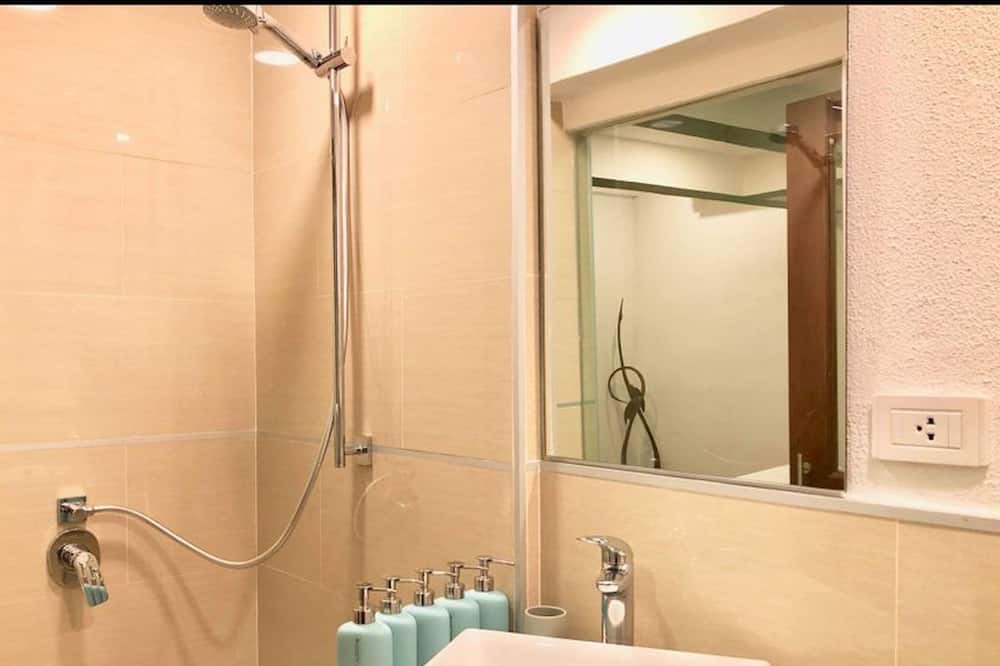Photo of Bathroom in Khlong Toei Nuea