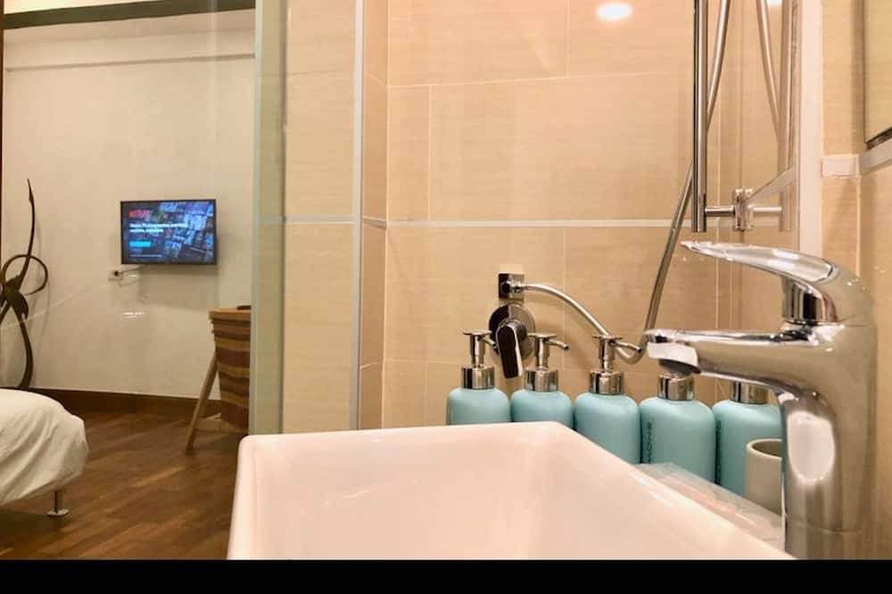 Photo of Bathroom in Khlong Toei Nuea