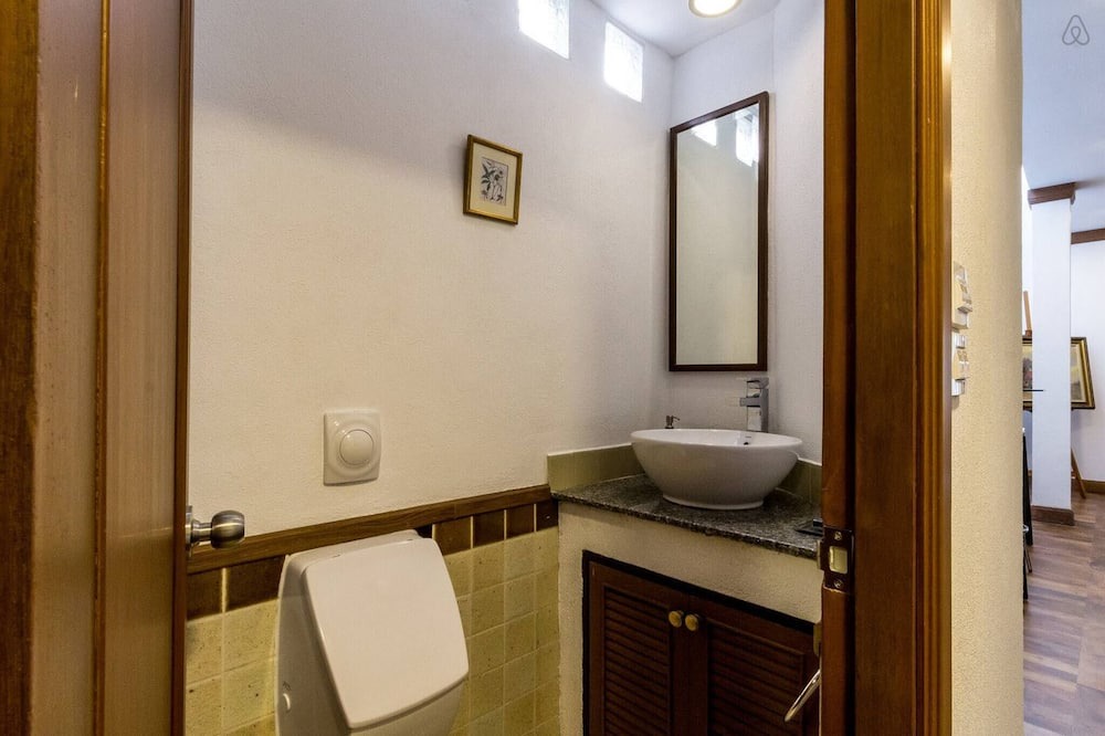 Photo of Bathroom in Khlong Toei Nuea