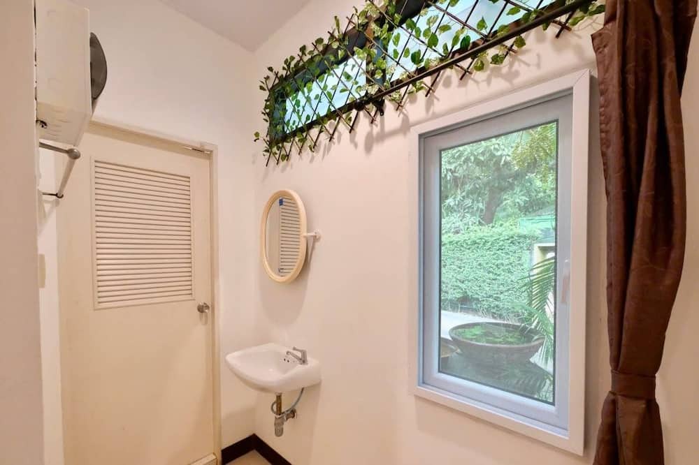 Photo of Bathroom in Nanai Road