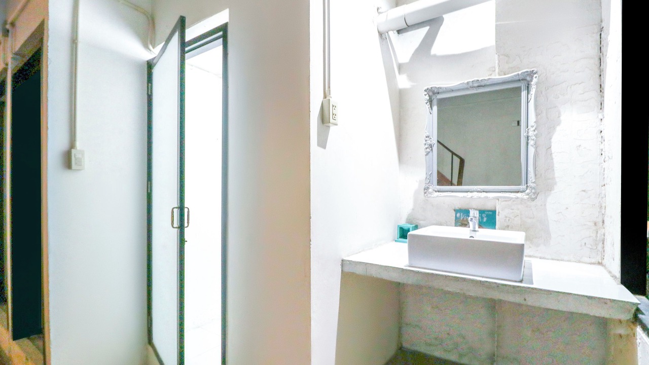 Photo of Bathroom in Yan Nawa
