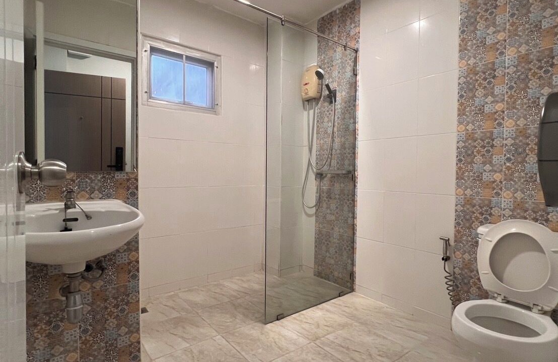 Photo of Bathroom in Tak