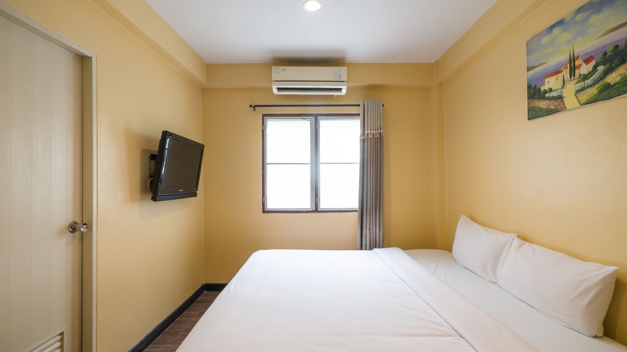 Photo of Bedroom in Samsen Nok