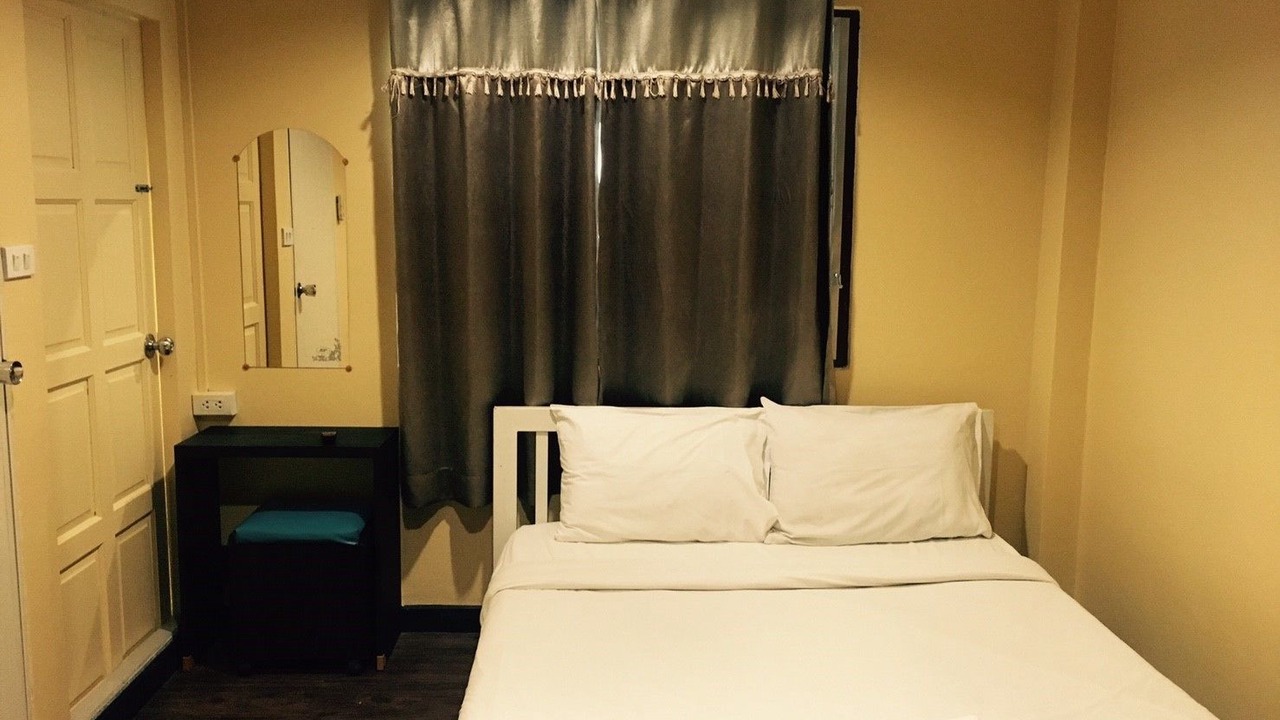 Photo of Bedroom in Samsen Nok