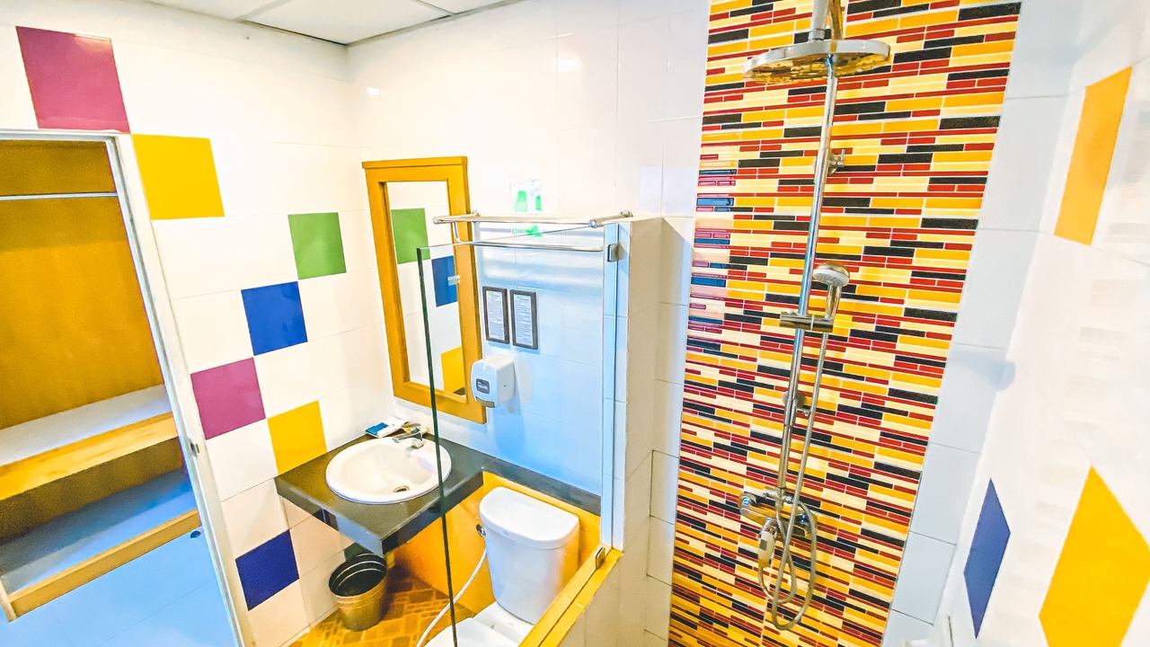Photo of Bathroom in Hua Toei