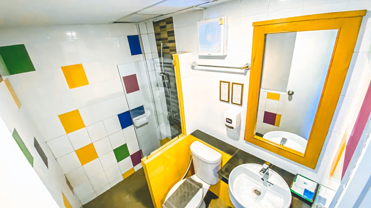 Photo of Bathroom in Hua Toei