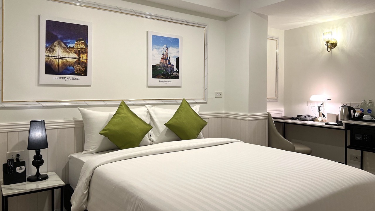 Photo of Bedroom in Thanon Phetchaburi
