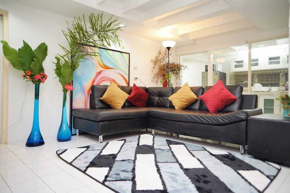 Photo of Livingroom in Phaya Thai