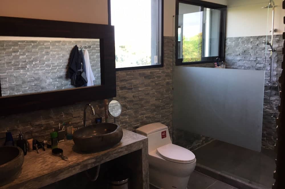 Photo of Bathroom in Saraphi