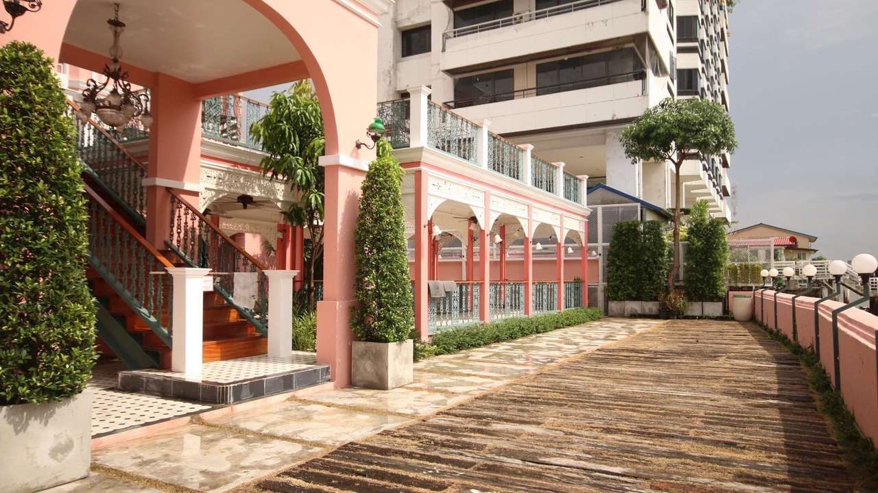 Photo of Patio Balcony in Wat Sam Phraya