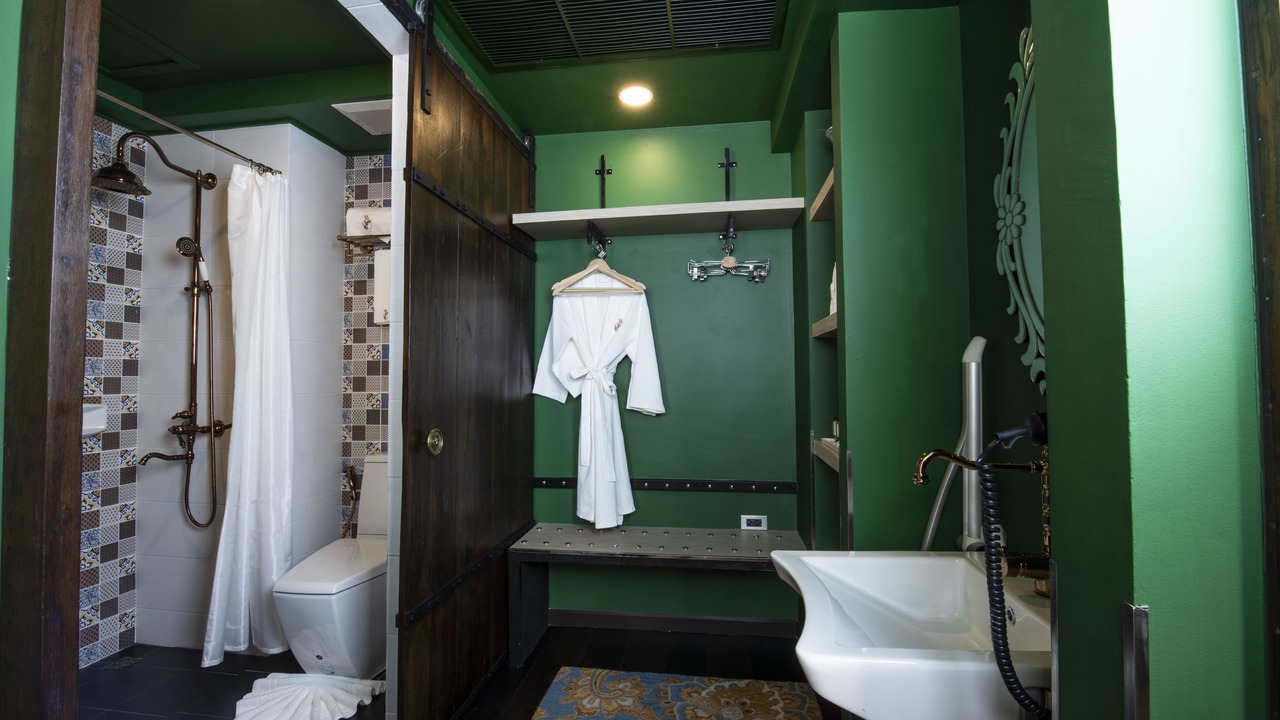 Photo of Bathroom in Thanon Phetchaburi