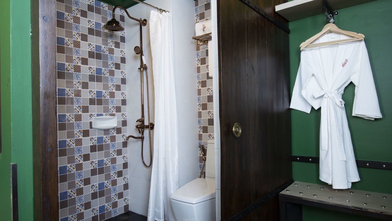 Photo of Bathroom in Thanon Phetchaburi