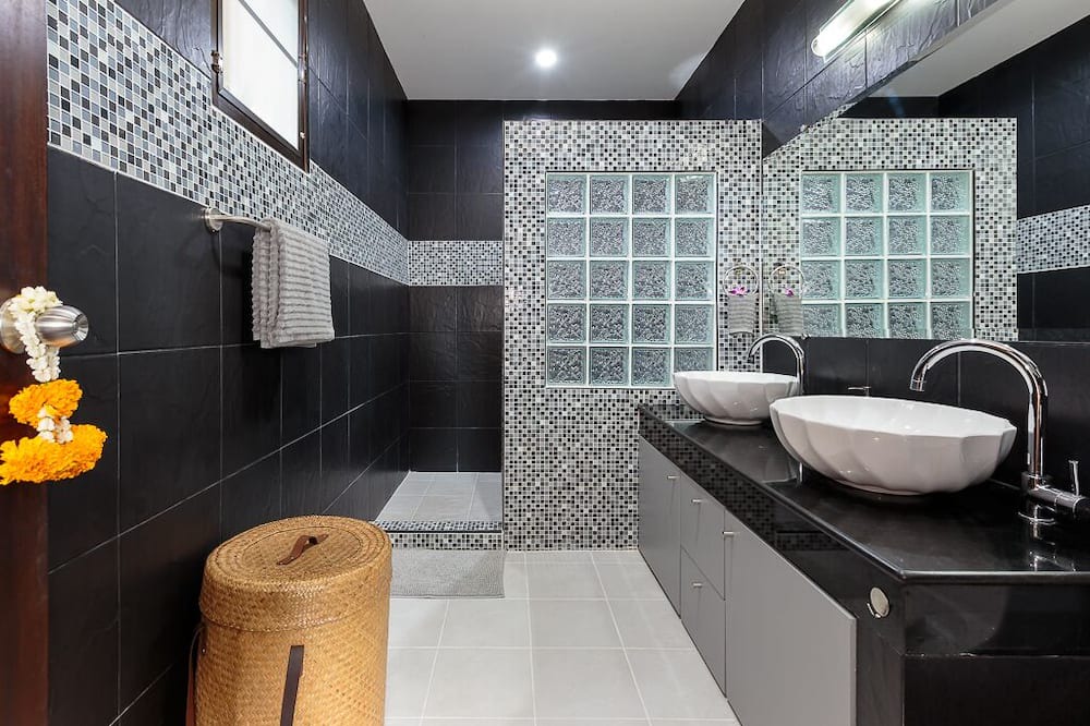 Photo of Bathroom in Wok Tum