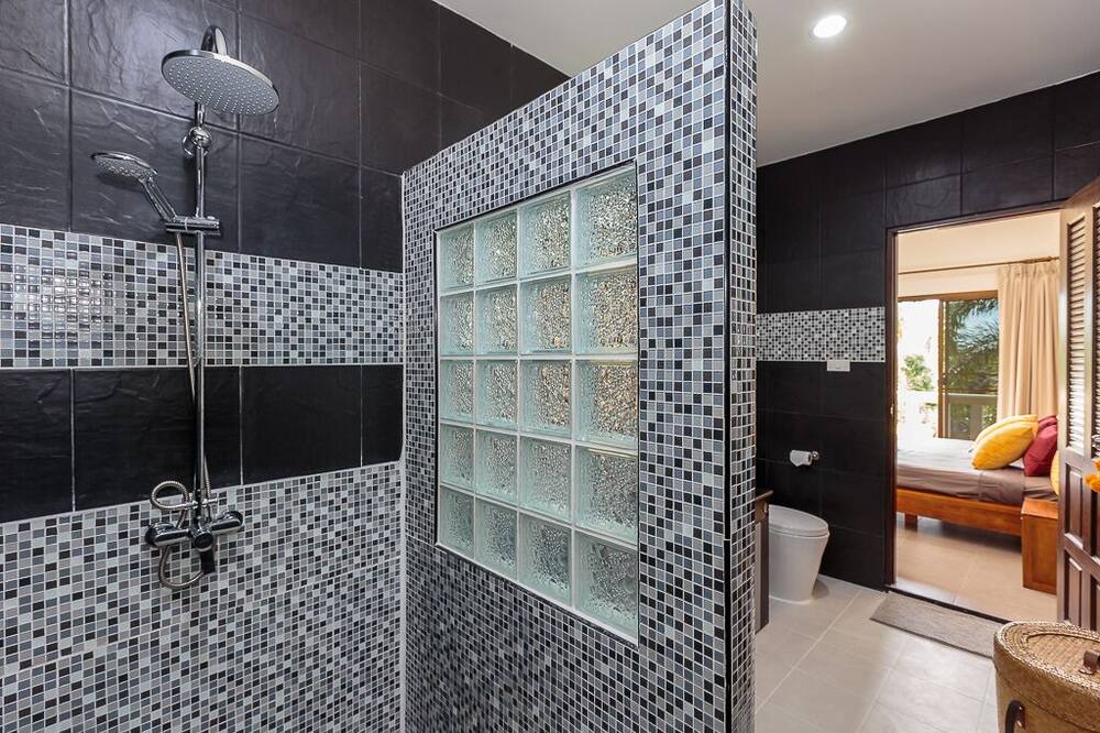 Photo of Bathroom in Wok Tum