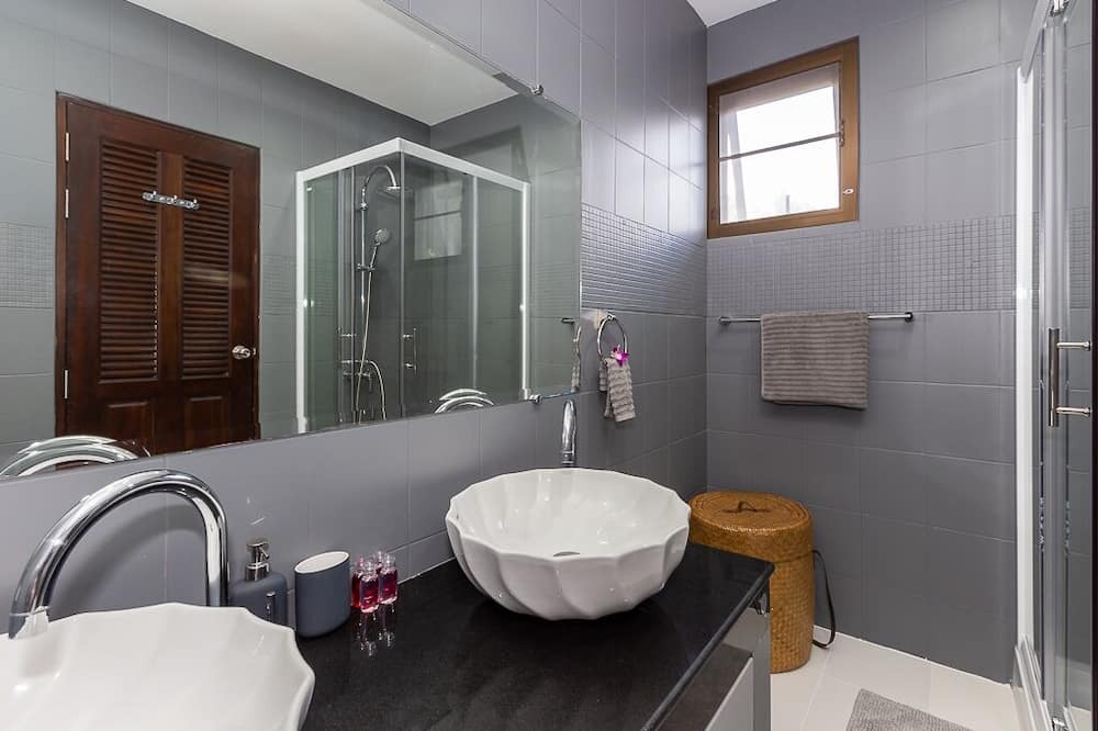 Photo of Bathroom in Wok Tum