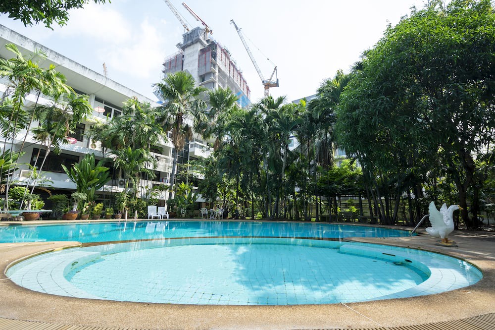 Photo of Outdoor in Samsen Nai