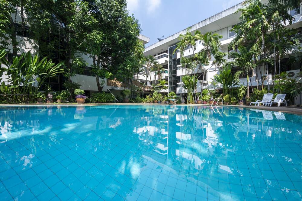 Photo of Outdoor in Samsen Nai