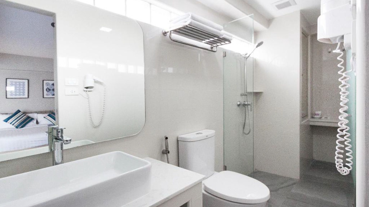 Photo of Bathroom in Thanon Phetchaburi