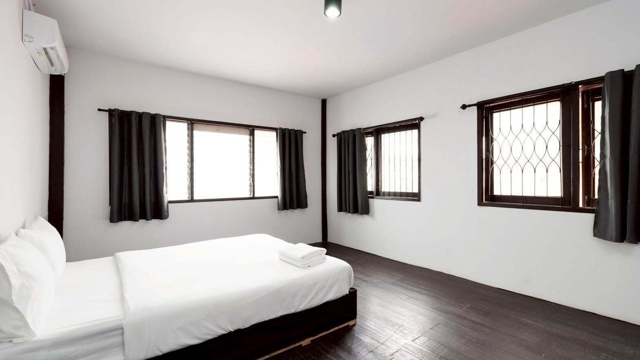 Photo of Bedroom in Wat Bowon Niwet