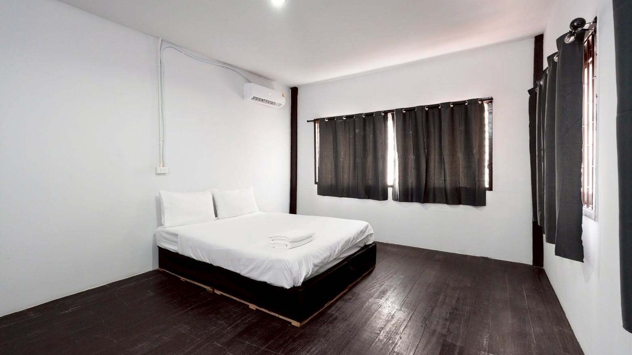 Photo of Bedroom in Wat Bowon Niwet