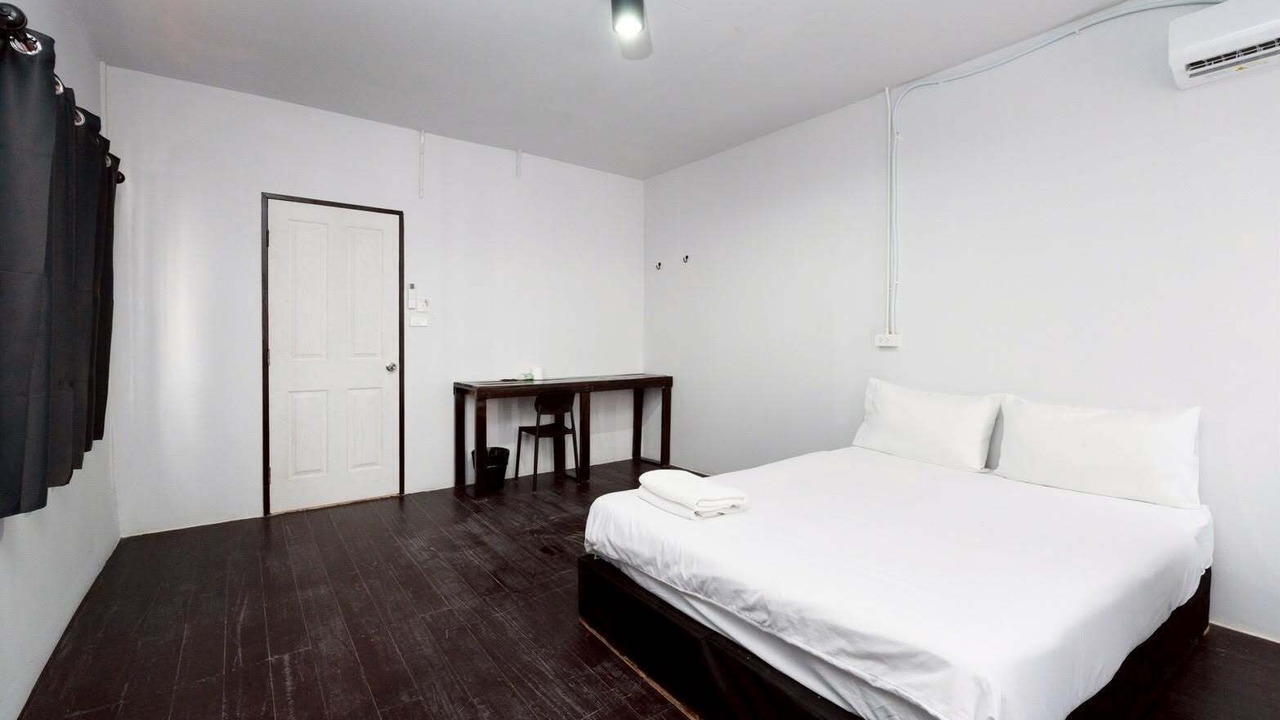 Photo of Bedroom in Wat Bowon Niwet